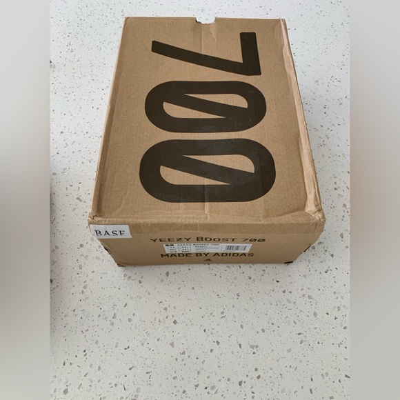 Yeezy 700 Wave Runner Sz 12M - Picture 9 of 10